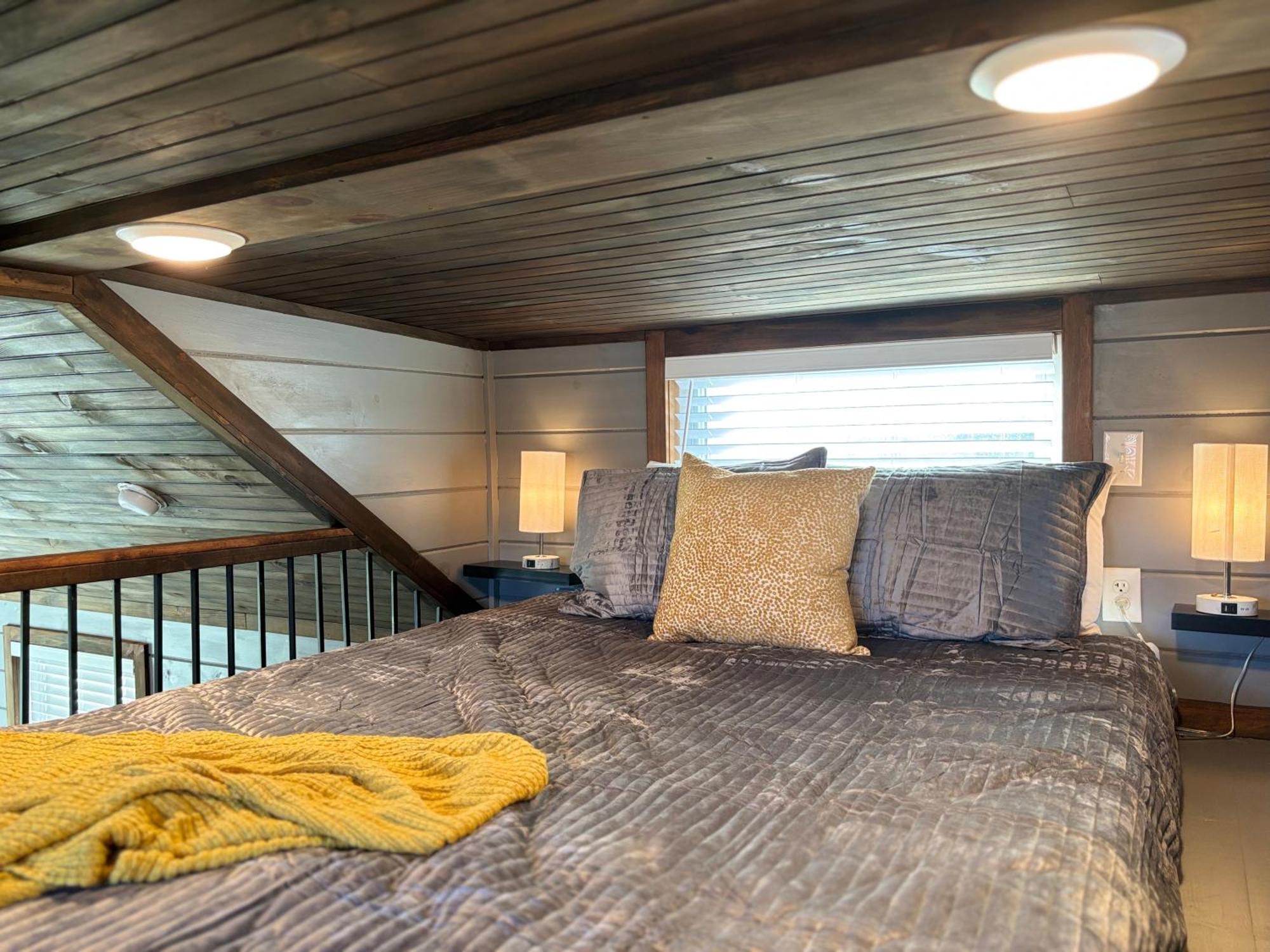 Sojourn Lodging Севьервилл Экстерьер фото