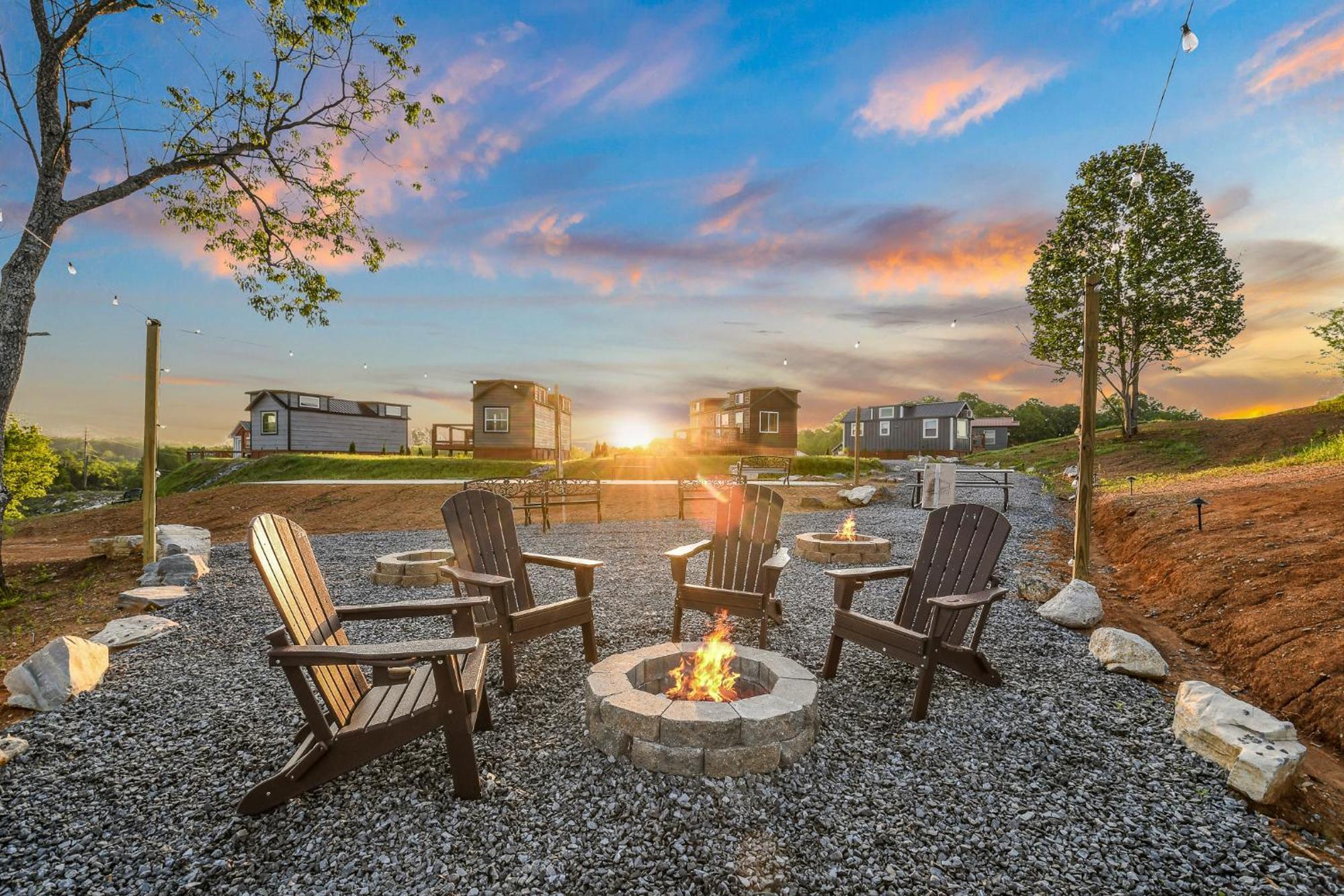 Sojourn Lodging Севьервилл Экстерьер фото